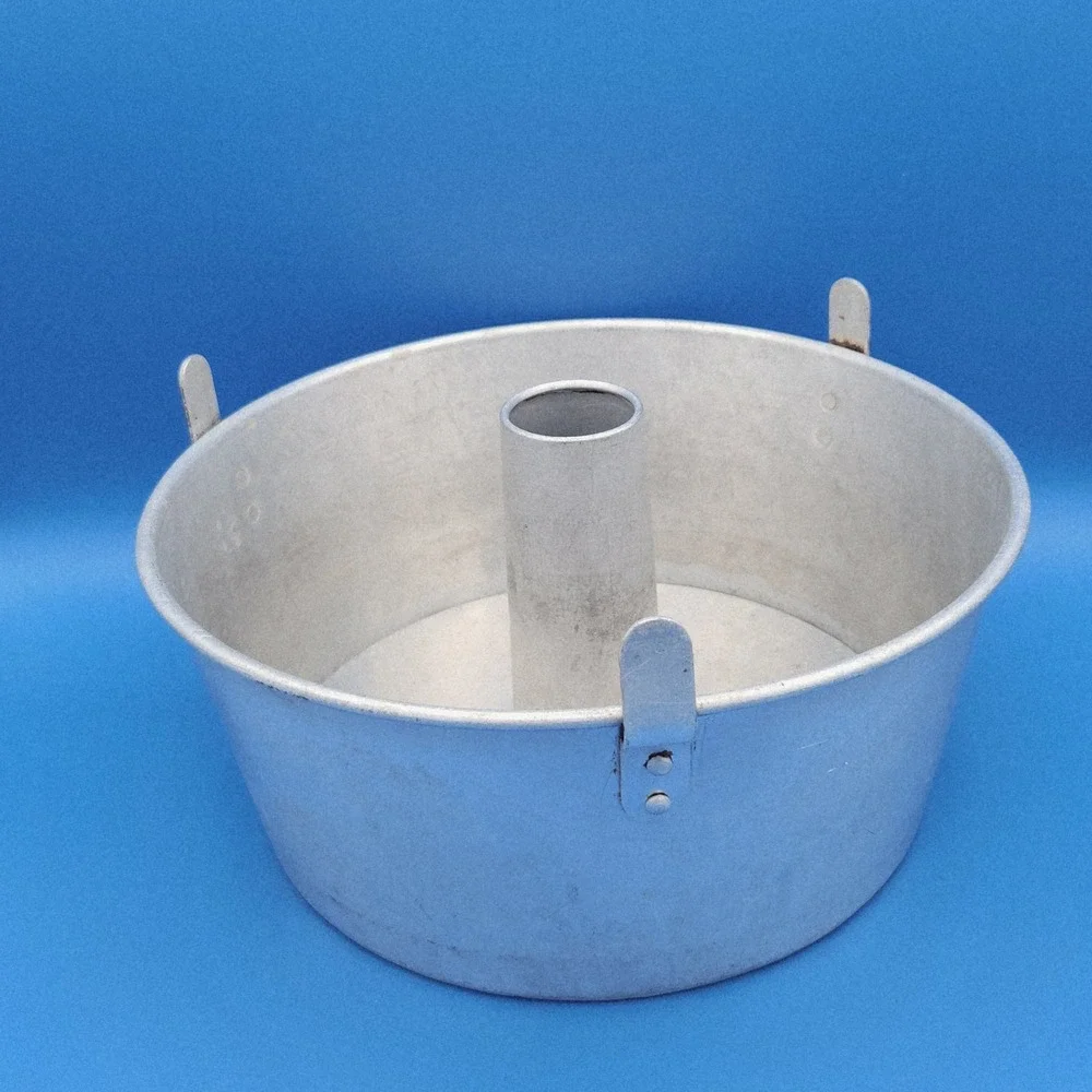 Vintage‎ Aluminum 2-piece Angel Food Cake Pan with cooling legs